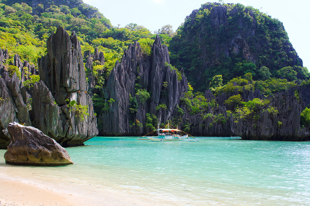 Big of the Miniloc island. Top Tourist Attraction in El Nido