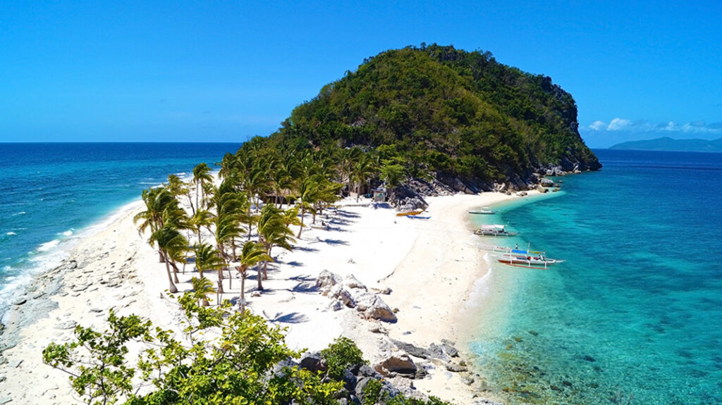 Isla Gigantes Island in Ilo-Ilo. Best Summer Destinations in Philippines