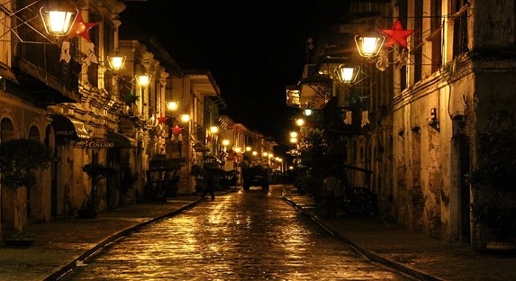 calle crisologo - night time
